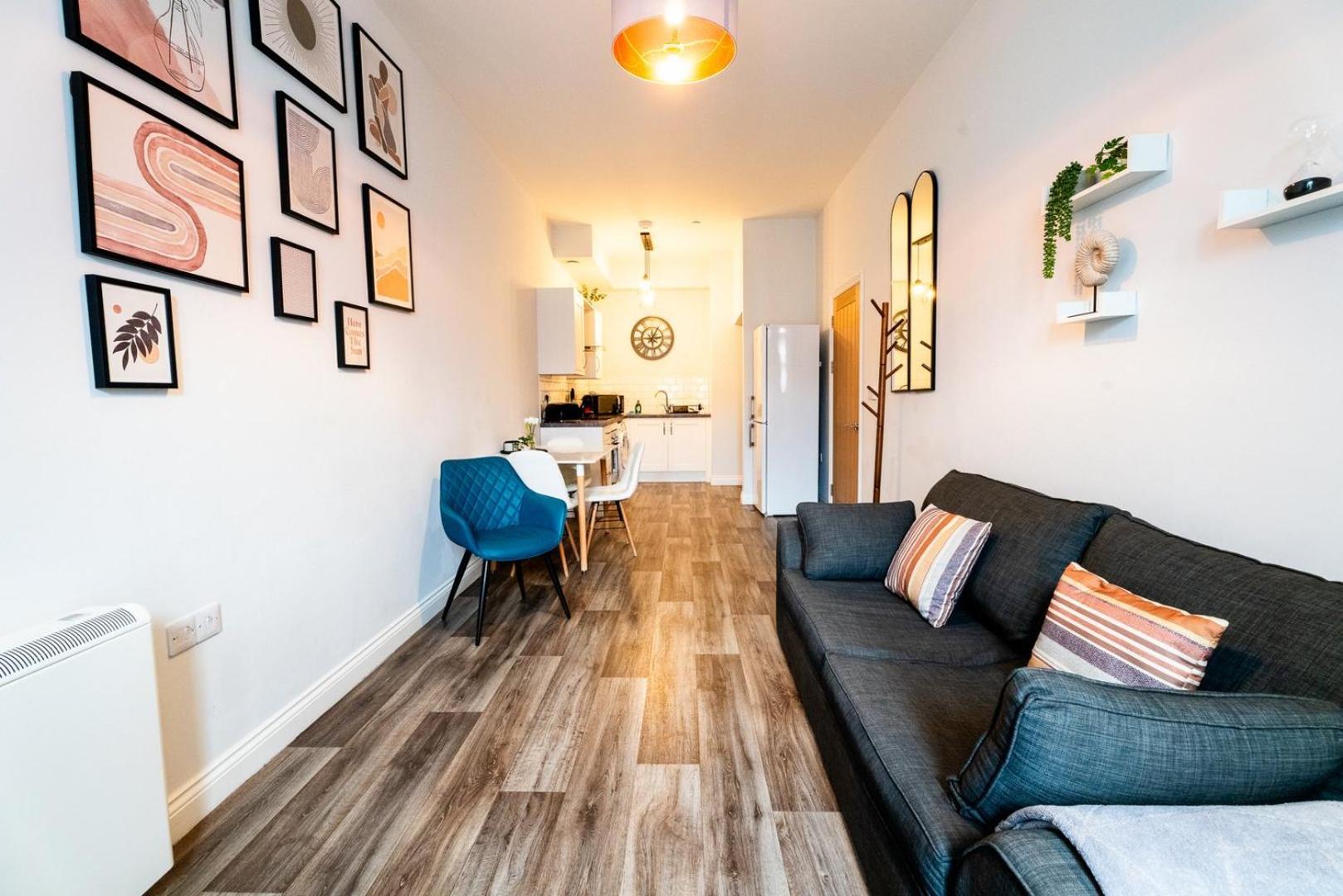 Free Parking | Smart Tv | 4 Guests Apartment Swansea Room photo