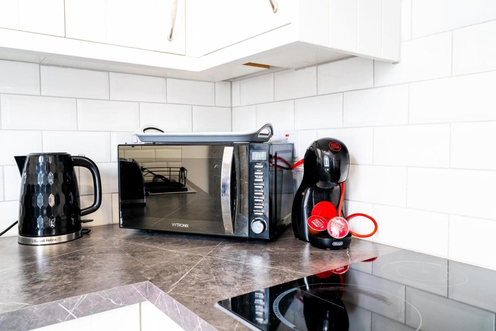 Free Parking | Smart Tv | 4 Guests Apartment Swansea Room photo