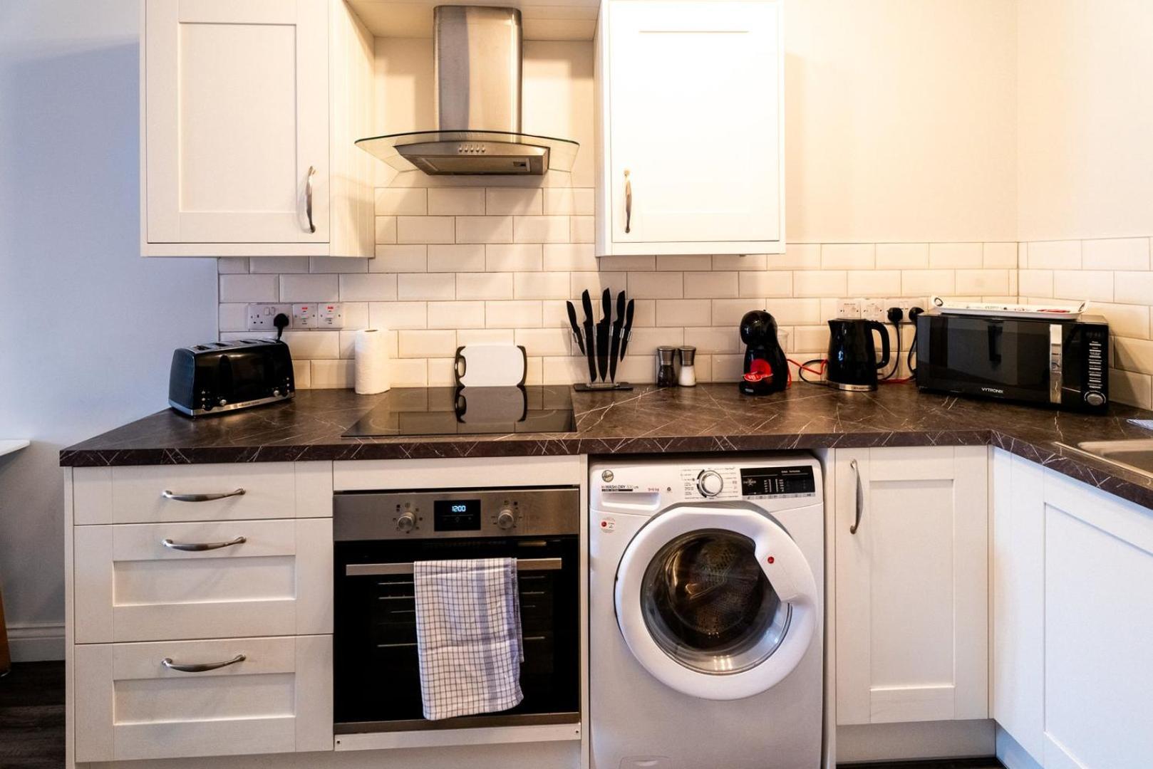 Free Parking | Smart Tv | 4 Guests Apartment Swansea Room photo