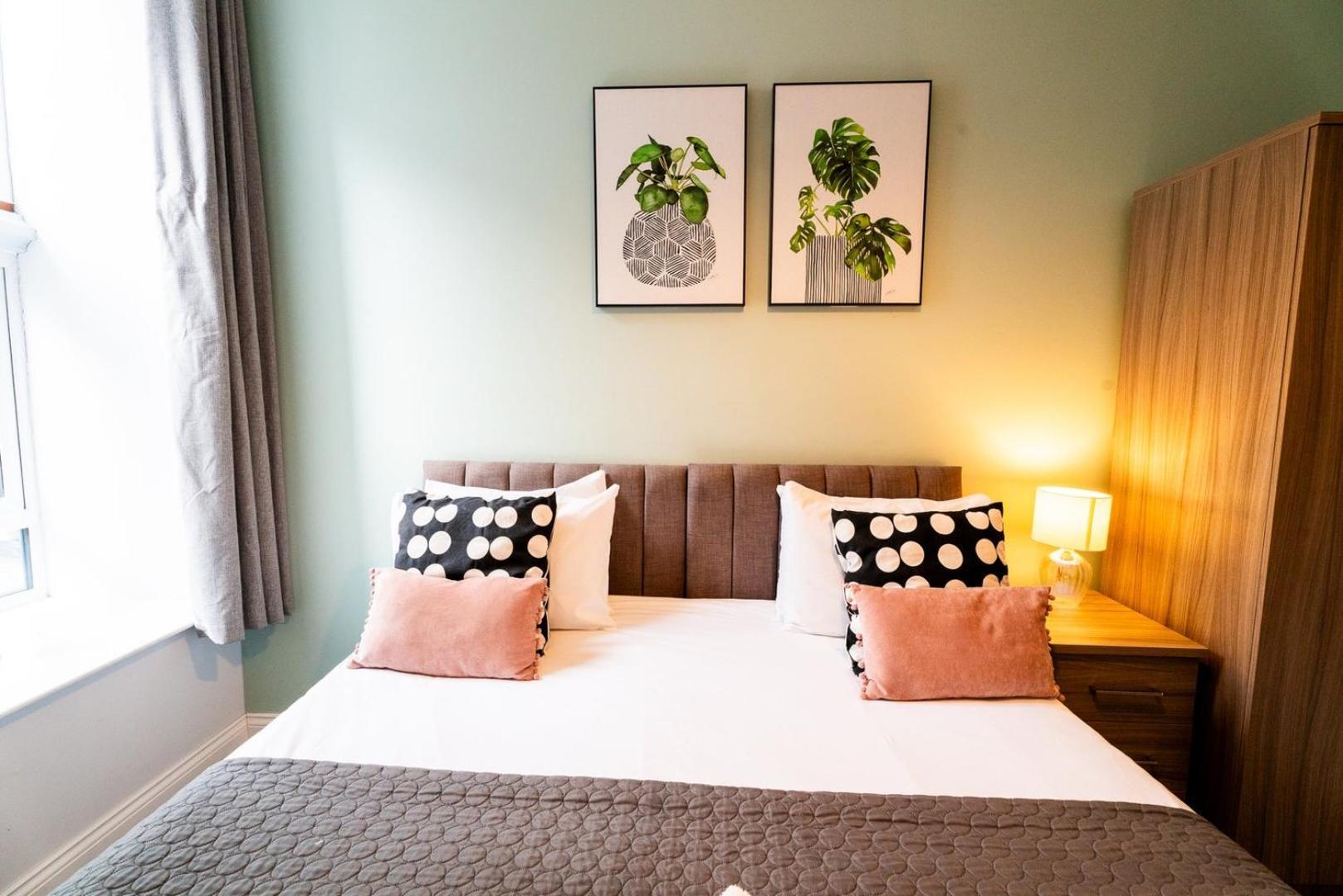 Free Parking | Smart Tv | 4 Guests Apartment Swansea Room photo