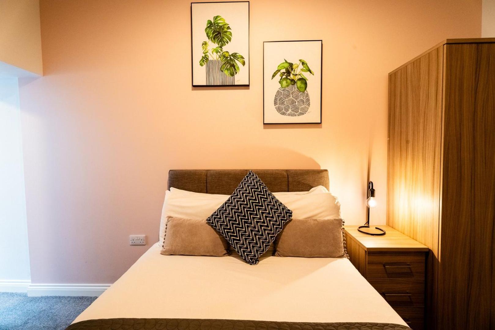 Free Parking | Smart Tv | 4 Guests Apartment Swansea Room photo