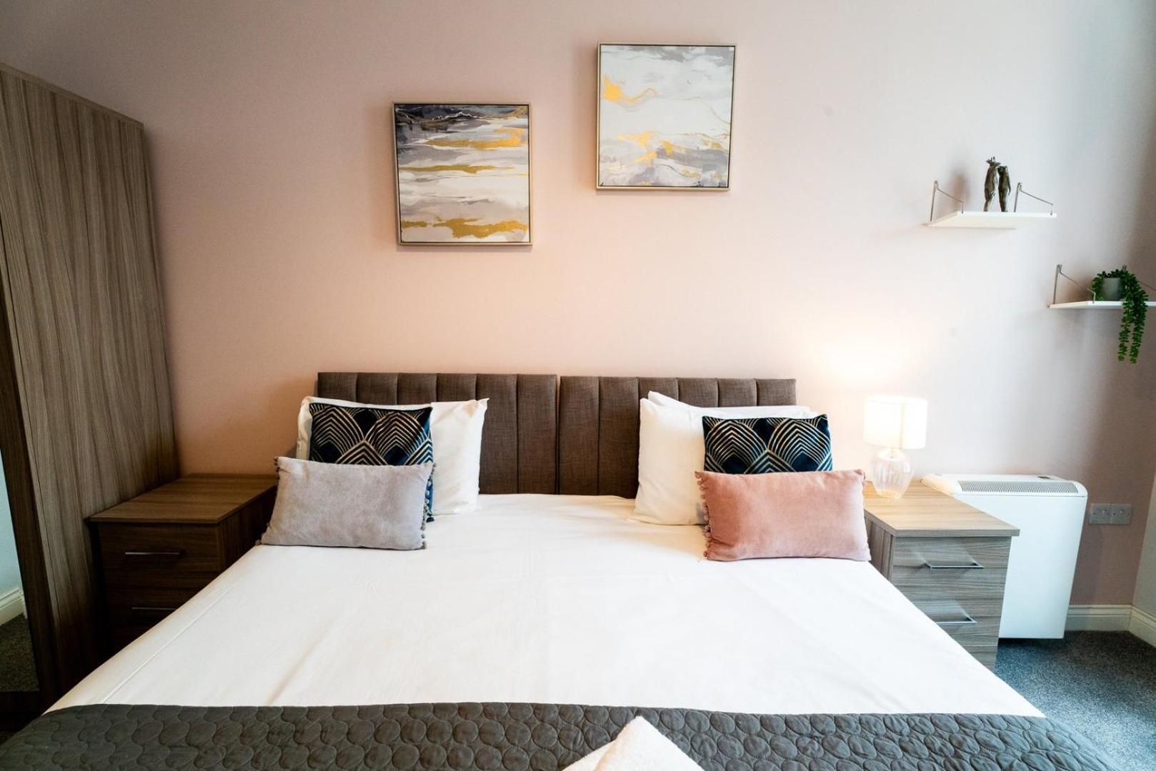 Free Parking | Smart Tv | 4 Guests Apartment Swansea Room photo