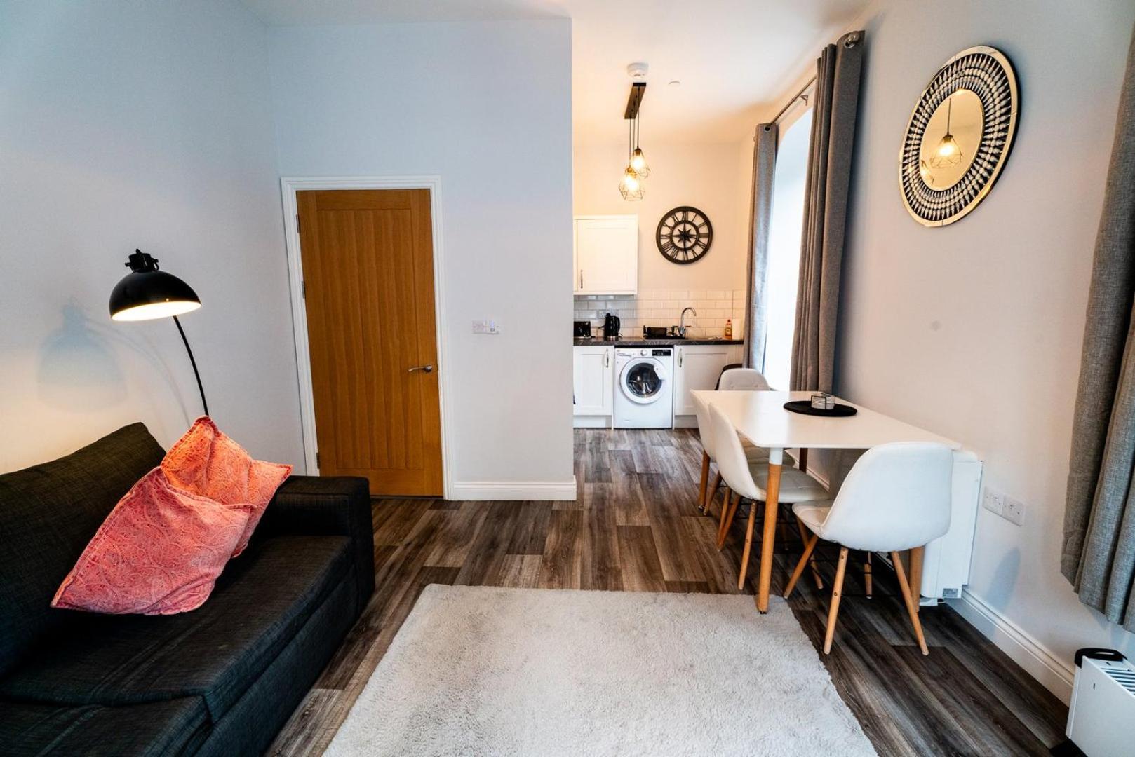 Free Parking | Smart Tv | 4 Guests Apartment Swansea Room photo