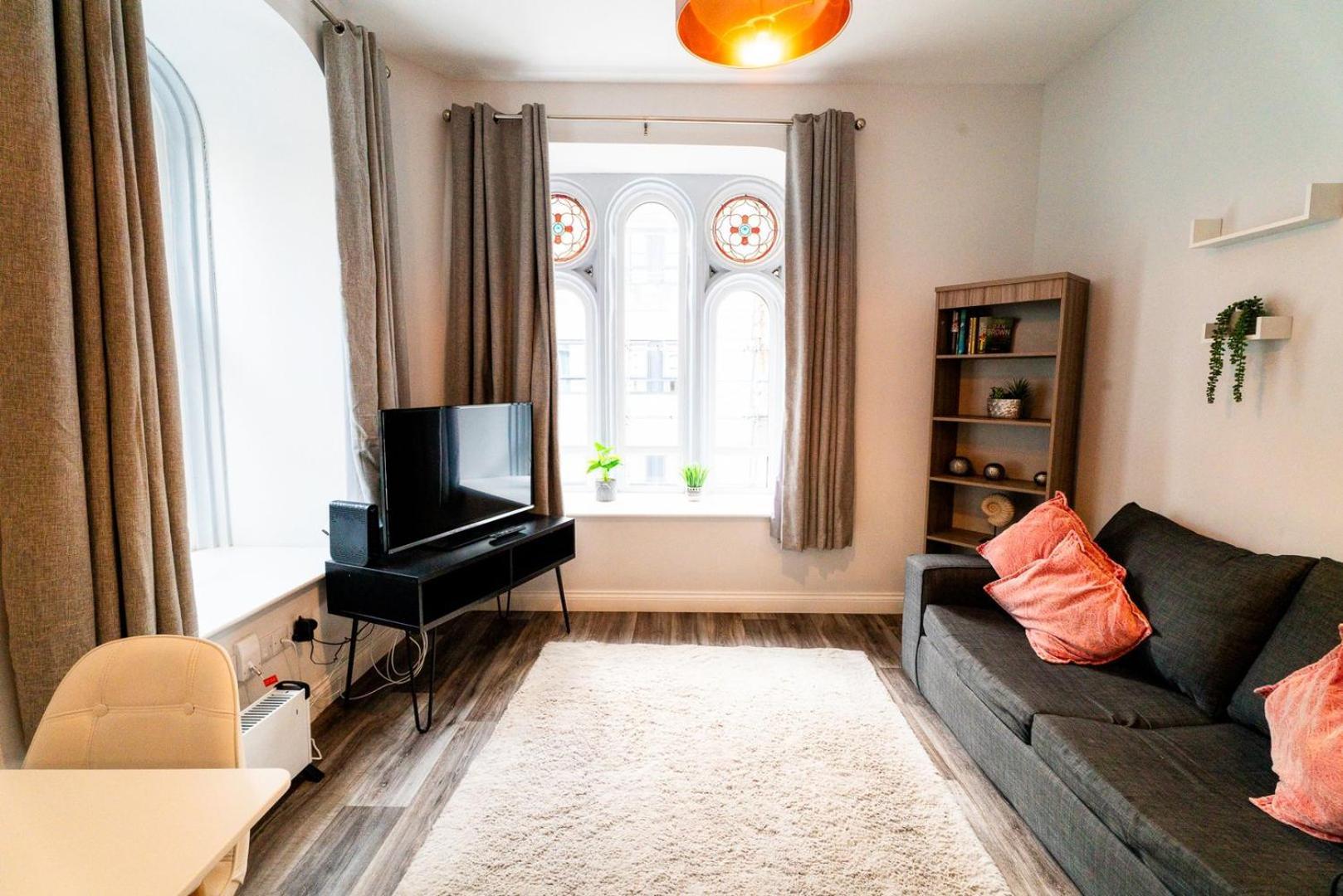 Free Parking | Smart Tv | 4 Guests Apartment Swansea Room photo