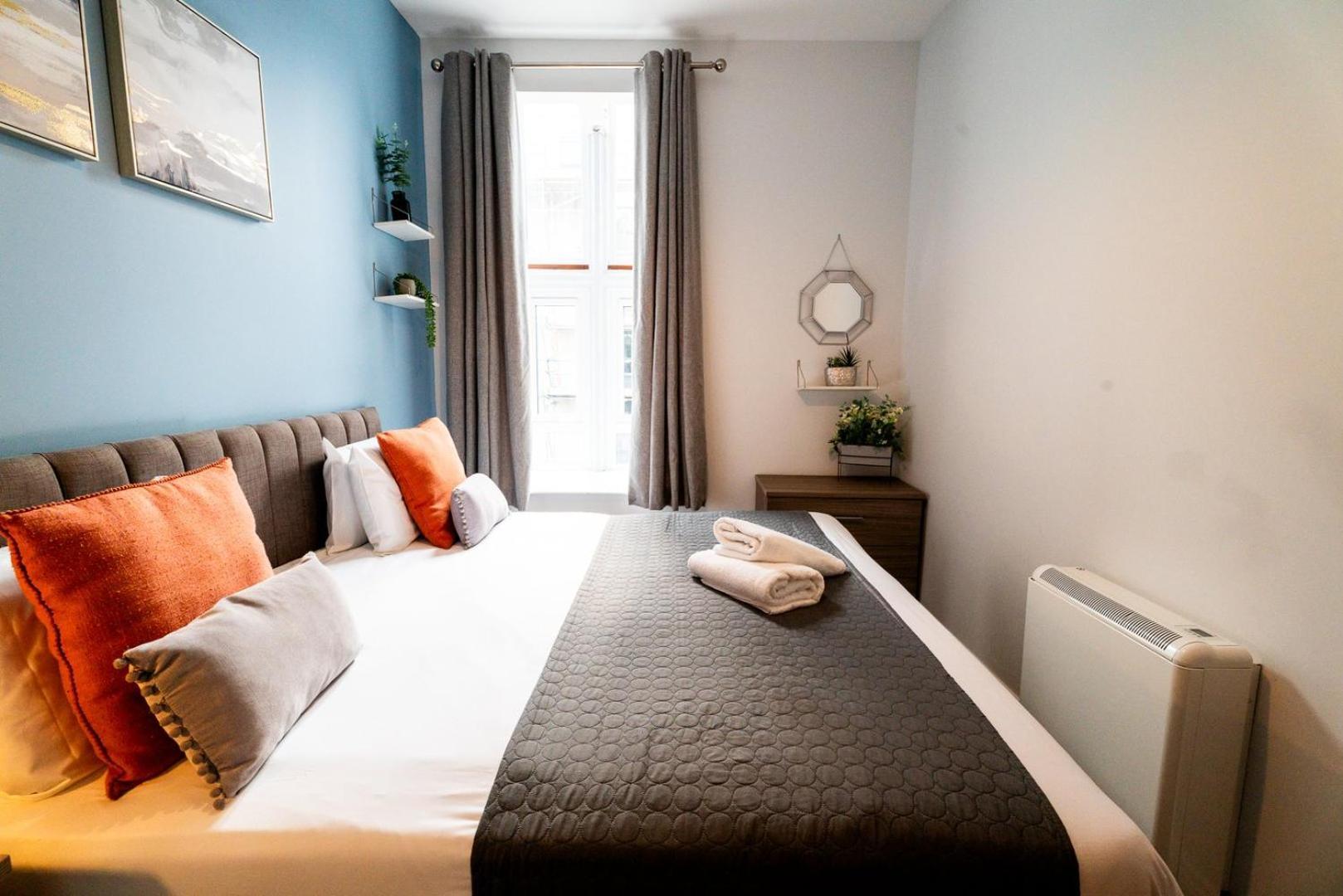 Free Parking | Smart Tv | 4 Guests Apartment Swansea Room photo