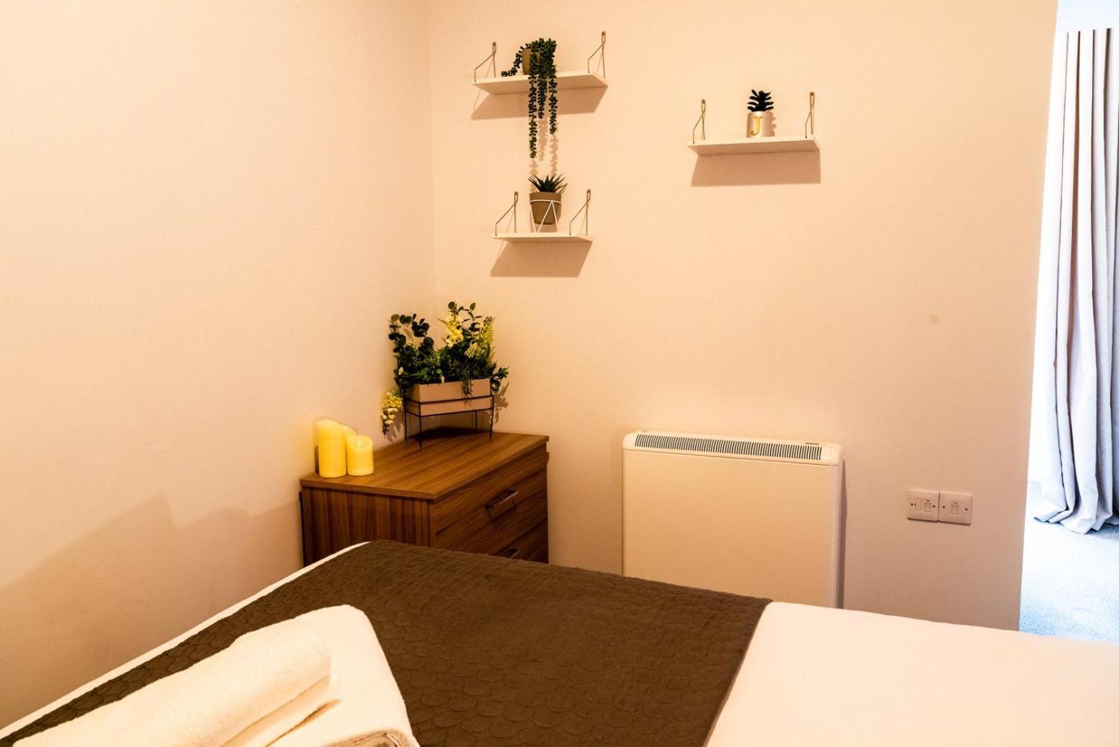 Free Parking | Smart Tv | 4 Guests Apartment Swansea Room photo