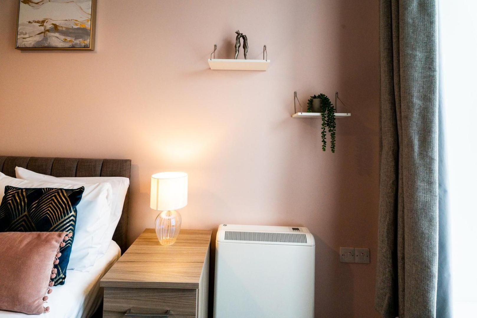 Free Parking | Smart Tv | 4 Guests Apartment Swansea Room photo
