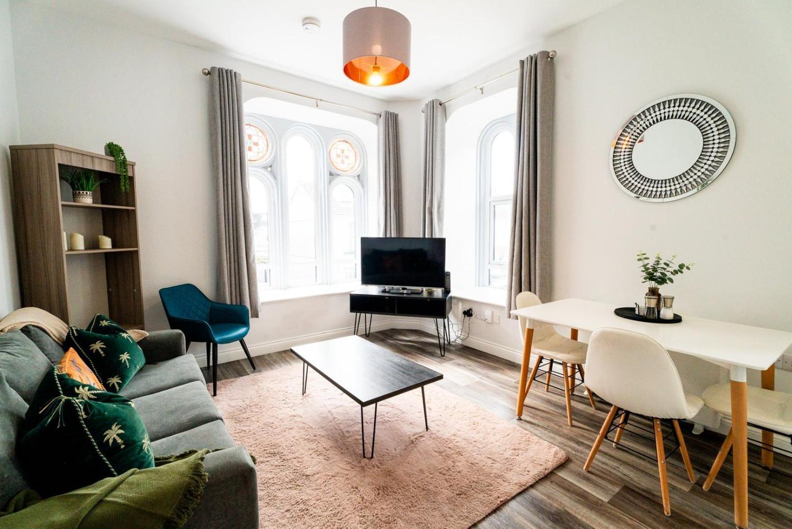 Free Parking | Smart Tv | 4 Guests Apartment Swansea Room photo