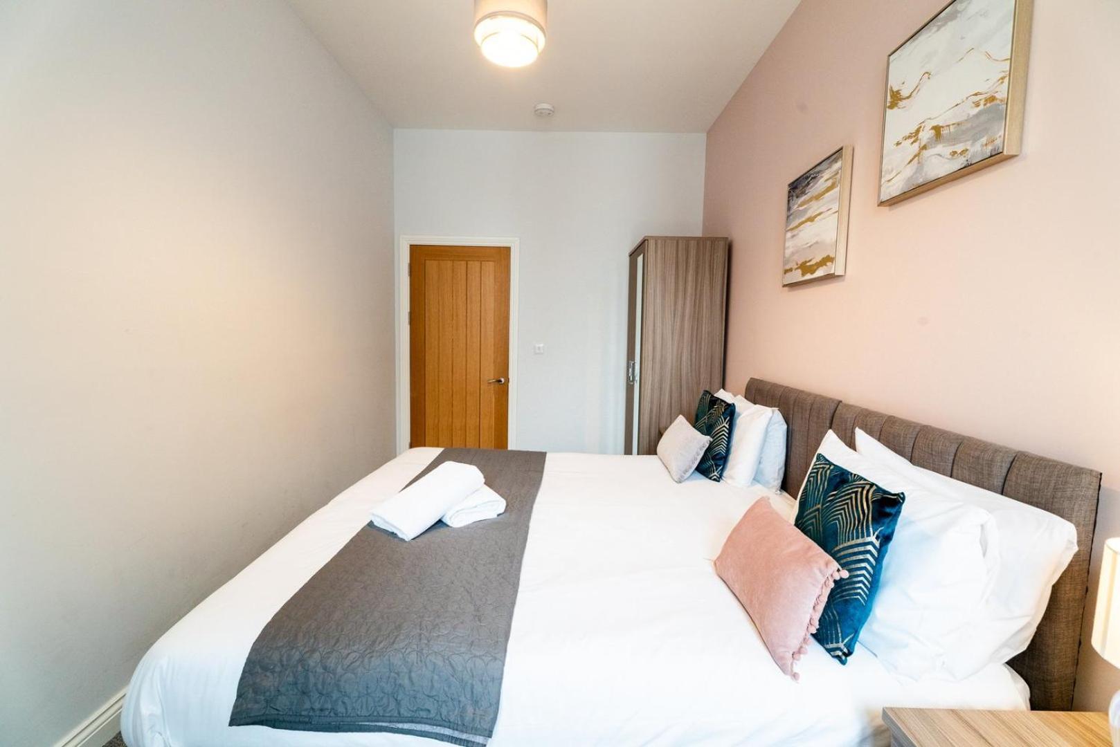 Free Parking | Smart Tv | 4 Guests Apartment Swansea Room photo