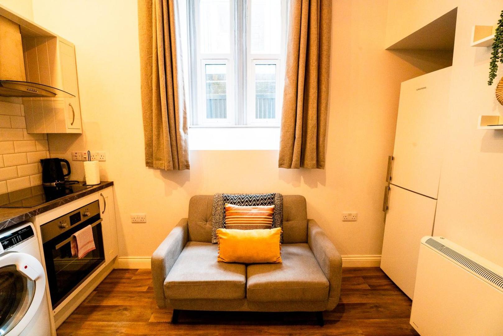 Free Parking | Smart Tv | 4 Guests Apartment Swansea Room photo