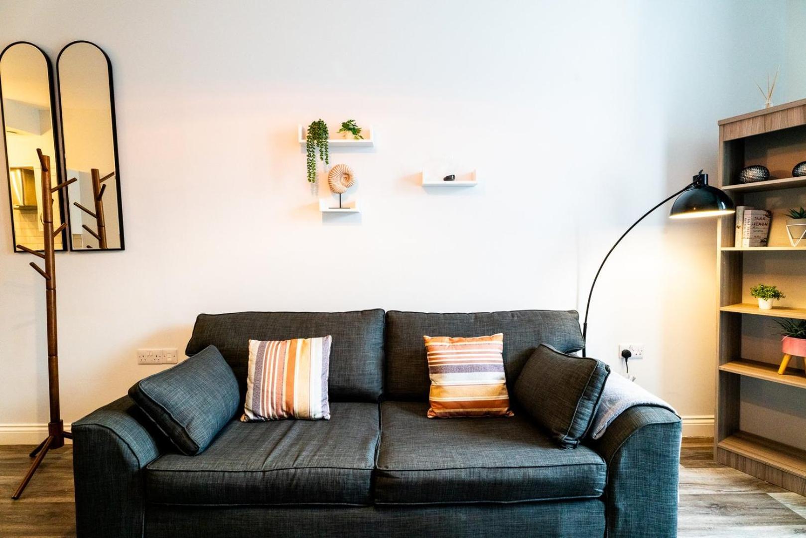 Free Parking | Smart Tv | 4 Guests Apartment Swansea Room photo