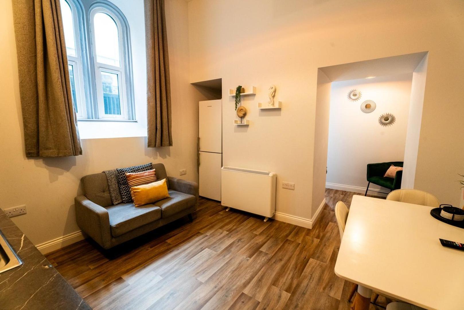 Free Parking | Smart Tv | 4 Guests Apartment Swansea Room photo