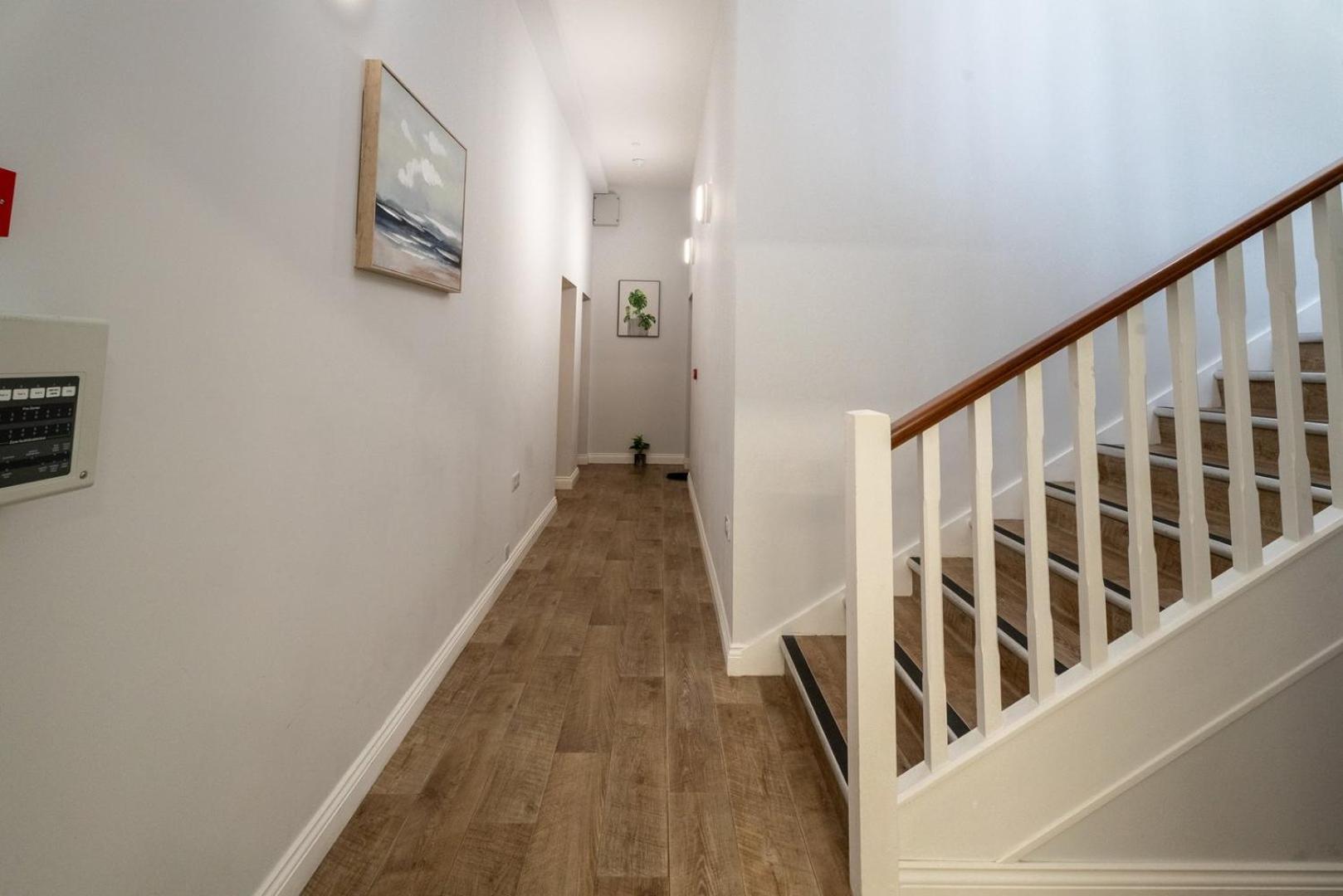 Free Parking | Smart Tv | 4 Guests Apartment Swansea Room photo