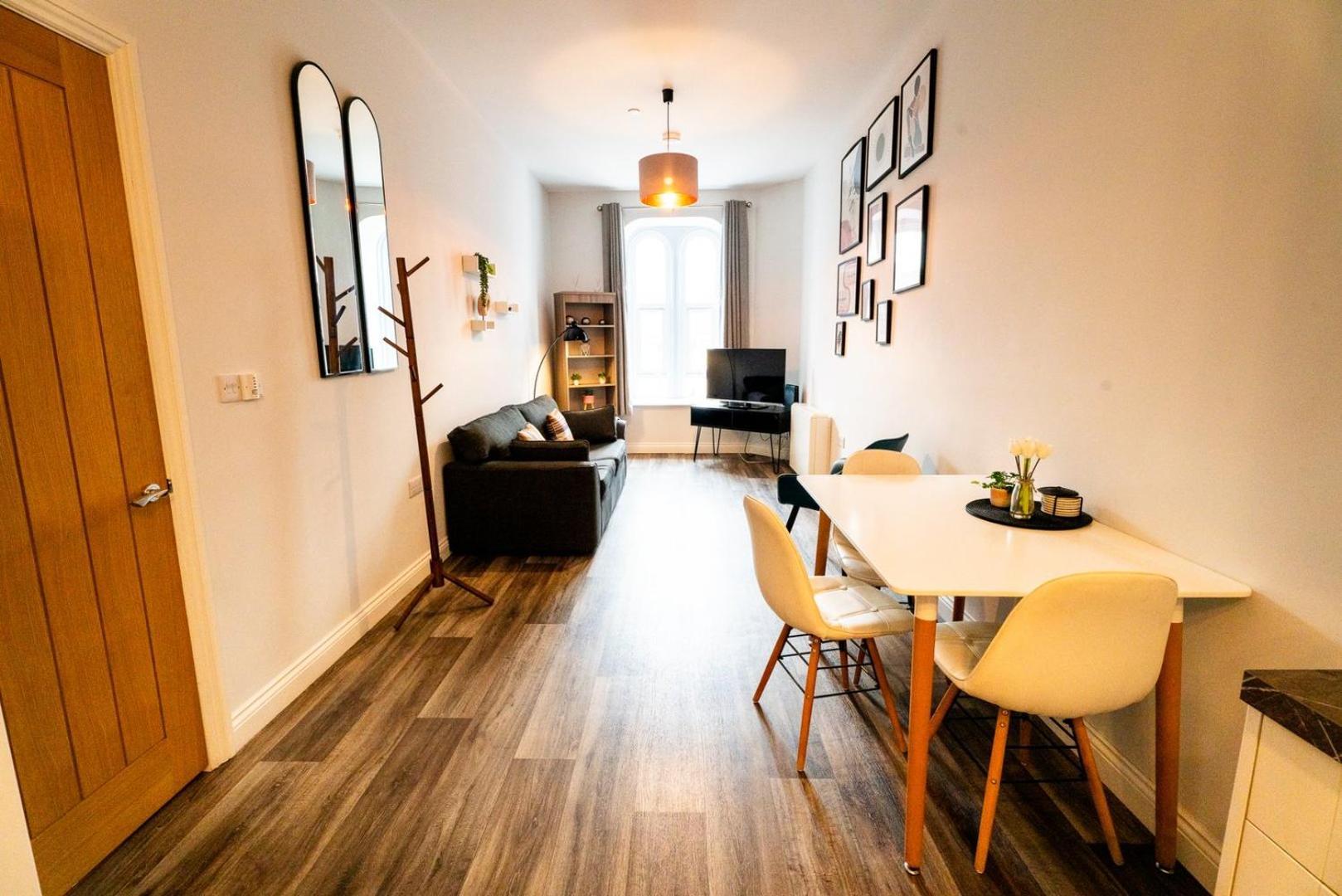 Free Parking | Smart Tv | 4 Guests Apartment Swansea Room photo