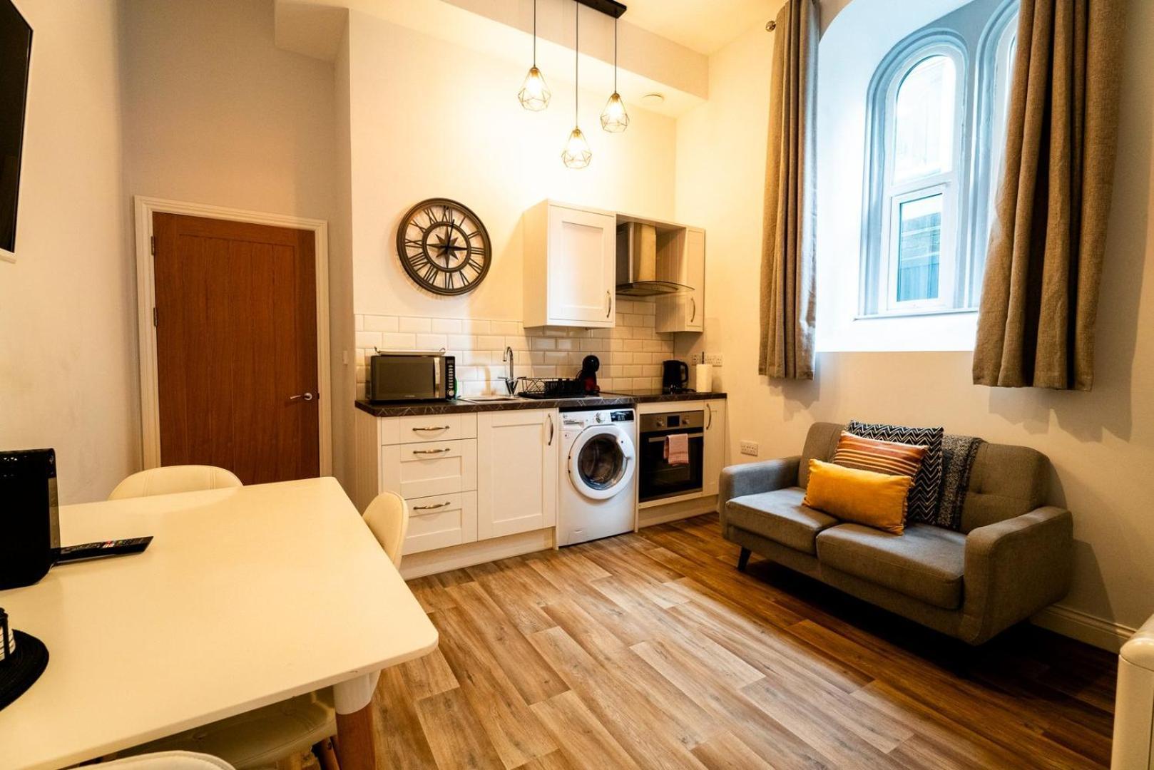 Free Parking | Smart Tv | 4 Guests Apartment Swansea Room photo