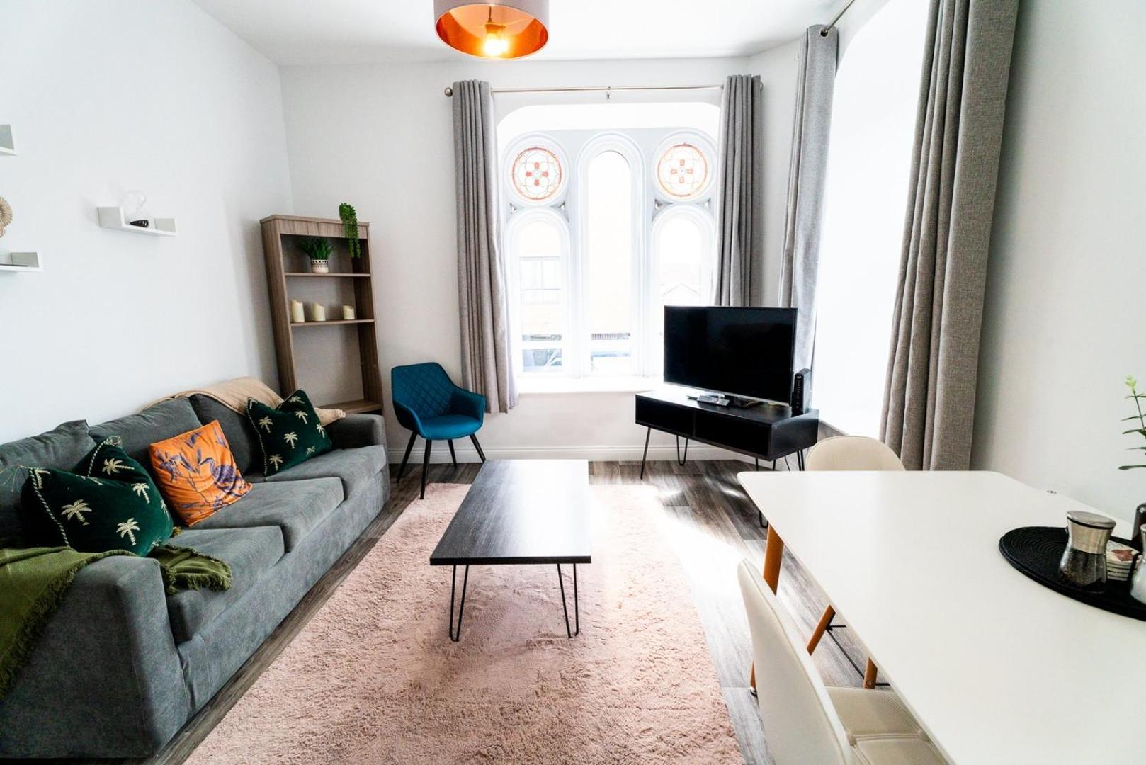 Free Parking | Smart Tv | 4 Guests Apartment Swansea Room photo