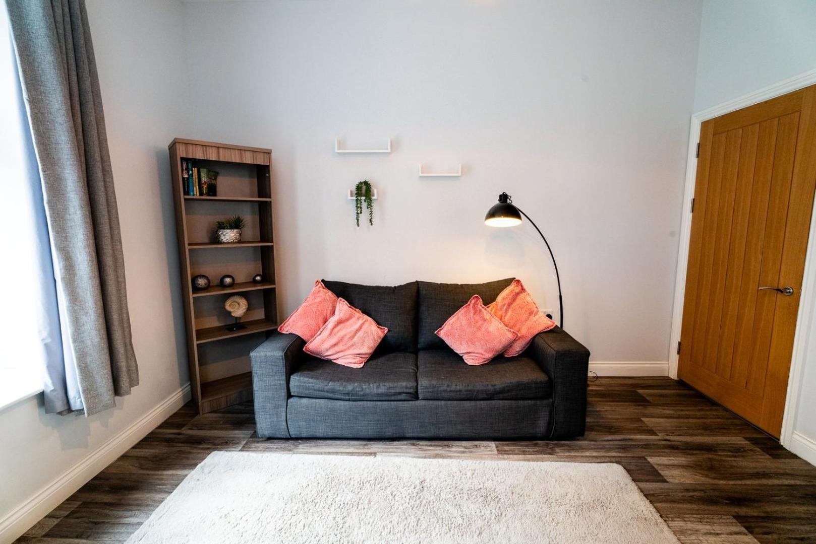 Free Parking | Smart Tv | 4 Guests Apartment Swansea Room photo