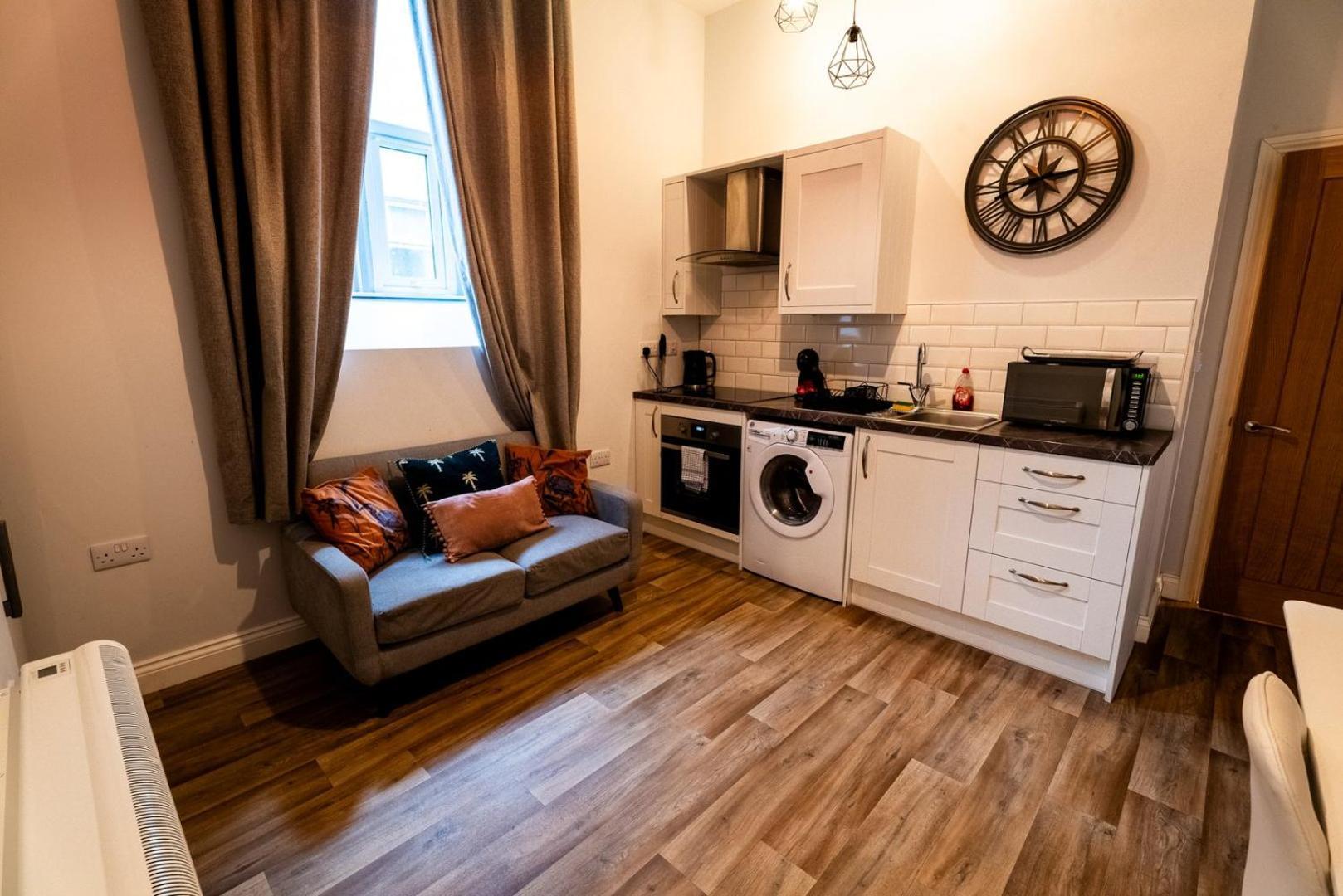 Free Parking | Smart Tv | 4 Guests Apartment Swansea Room photo